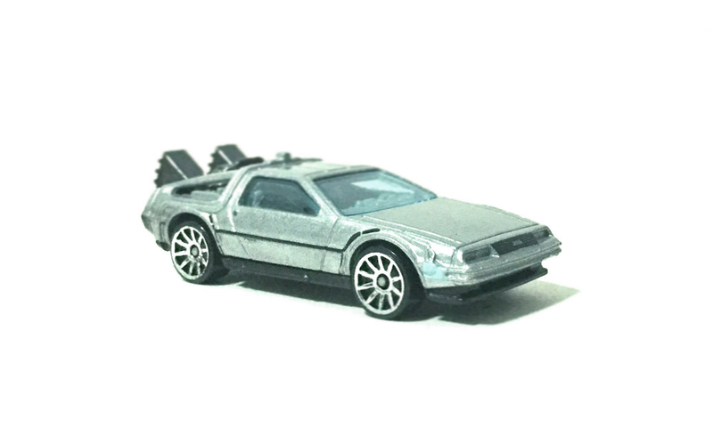 Illustration for article titled A DeLorean time machine...